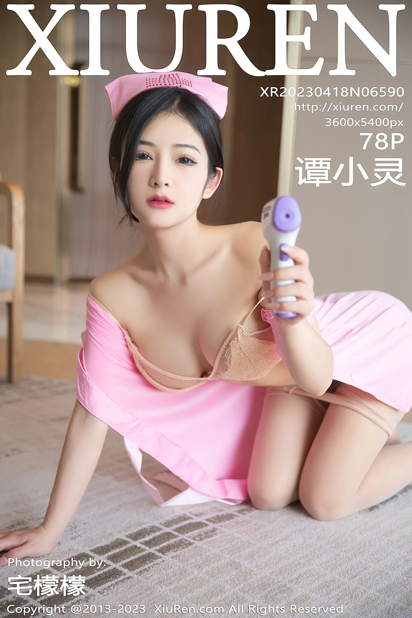 [XiuRen秀人网]2023.04.18 VOL.6590 谭小灵 粉色修身女护士制服与蕾丝内衣加肉丝美腿性感私房写真集-秀人网官方网站